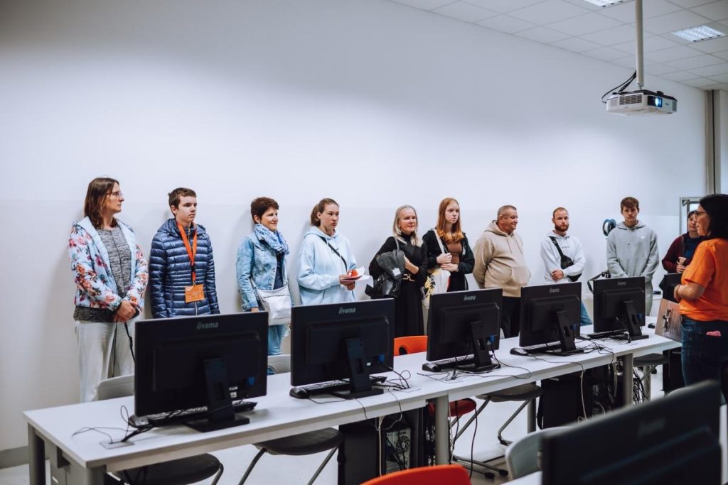 Deň dievčat v Duálke podčiarkol dôležitosť dievčat v technike