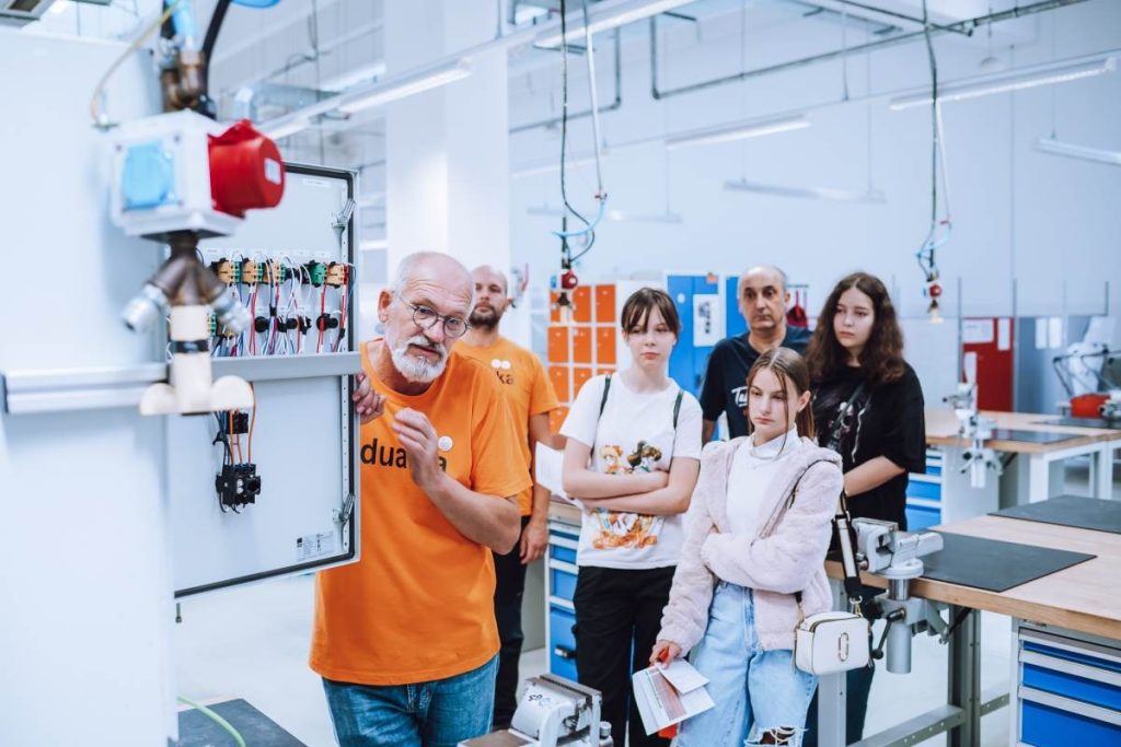 Deň dievčat v Duálke podčiarkol dôležitosť dievčat v technike