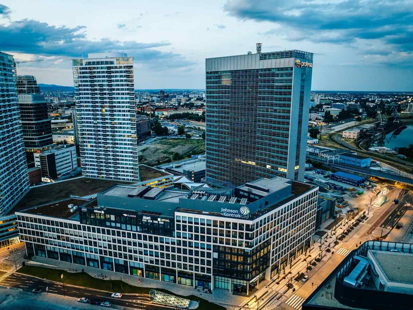 Bratislavská budova Tower 115 prešla zásadnou energetickou modernizáciou. Ročne ušetrí tisícky eur aj 400 ton emisií CO2