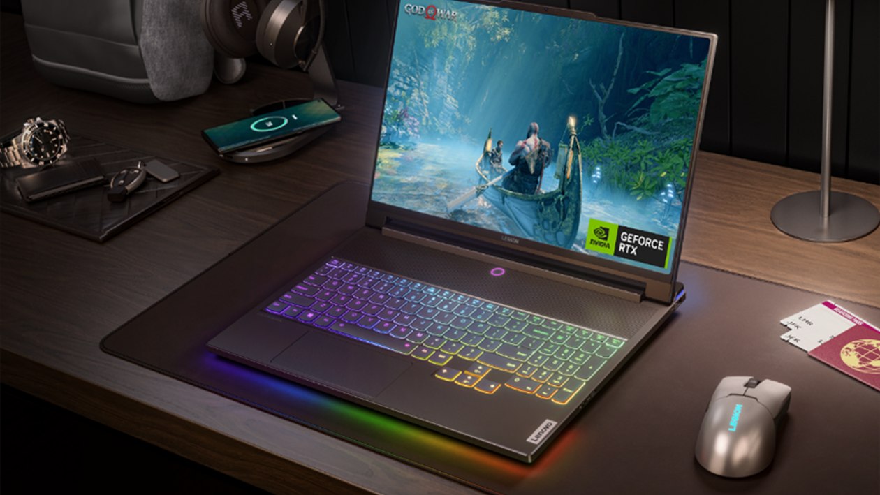 Hlavným trendom v gamingu je mobilita hráčov. Lenovo reaguje premiérovo prvou prenosnou hernou konzolou, VR okuliarmi a novou vlajkovou loďou Legion 9i