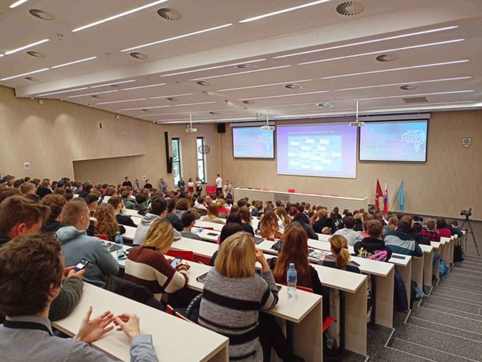 Obľúbený deň otvorených dverí na Fakulte informatiky a informačných technológií STU