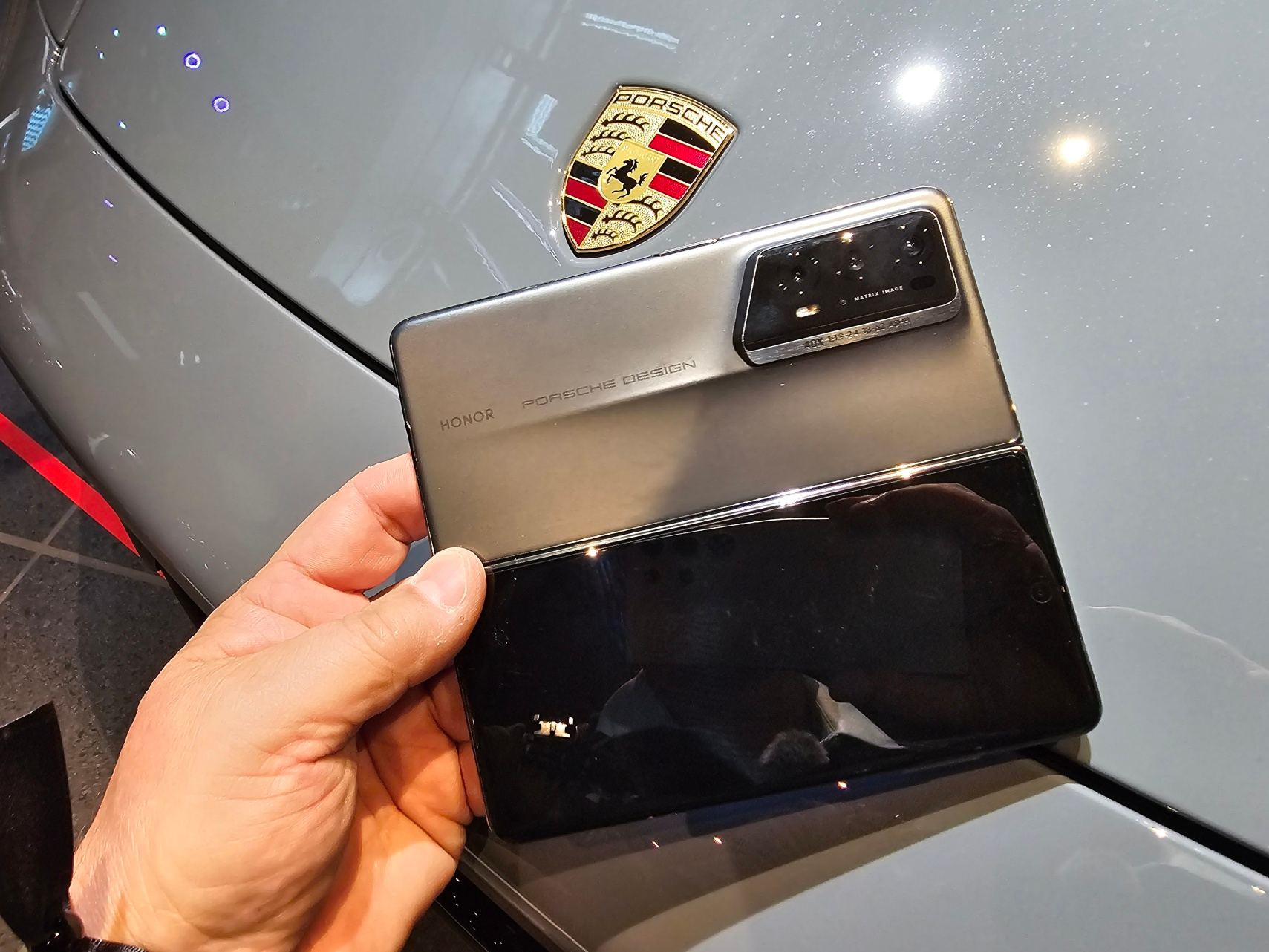 HONOR oznamuje uvedenie nových modelov PORSCHE DESIGN HONOR Magic6 RSR a HONOR Magic6 Ultimate pre čínsky trh