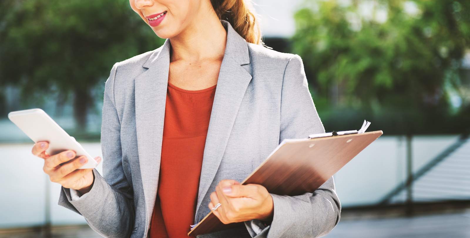 Pri hľadaní práce sa oplatí oslniť nielen životopisom, ale aj bielym úsmevom!