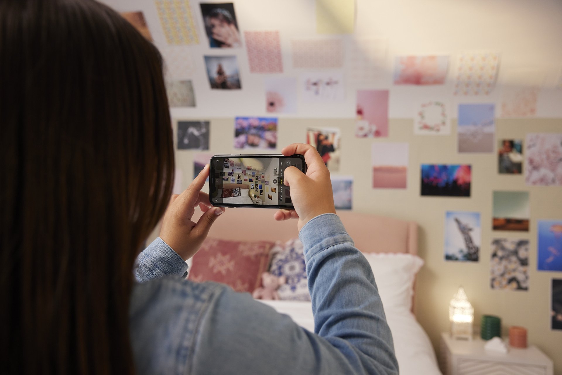 Nový výskum Epson ukazuje, že viac ako desatina z nás pripúšťa, že posudzuje svojich priateľov a susedov podľa toho, aké umelecké diela a obrázky majú na stenách