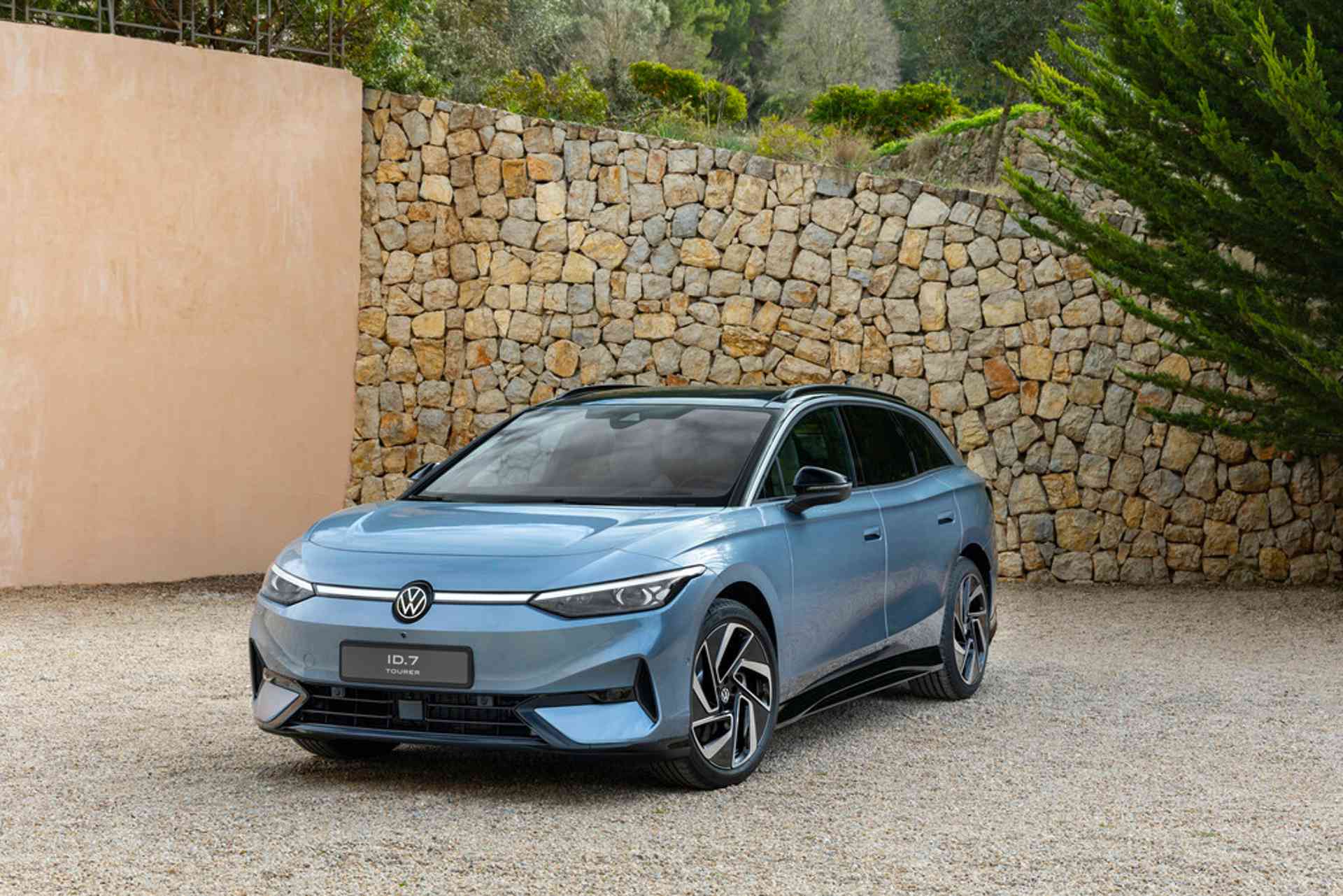 Elektrické univerzálne vozidlo novej doby: svetová premiéra modelu Volkswagen ID.7 Tourer