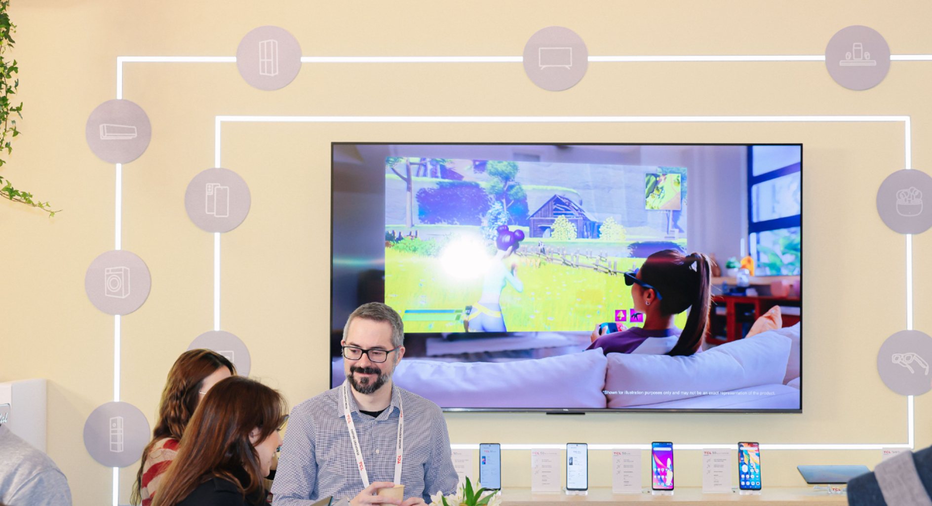 TCL v rámci svojho ekosystému inteligentných zariadení predstavuje na veľtrhu MWC 2024 bezkonkurenčný 115″ QD-Mini LED televízor