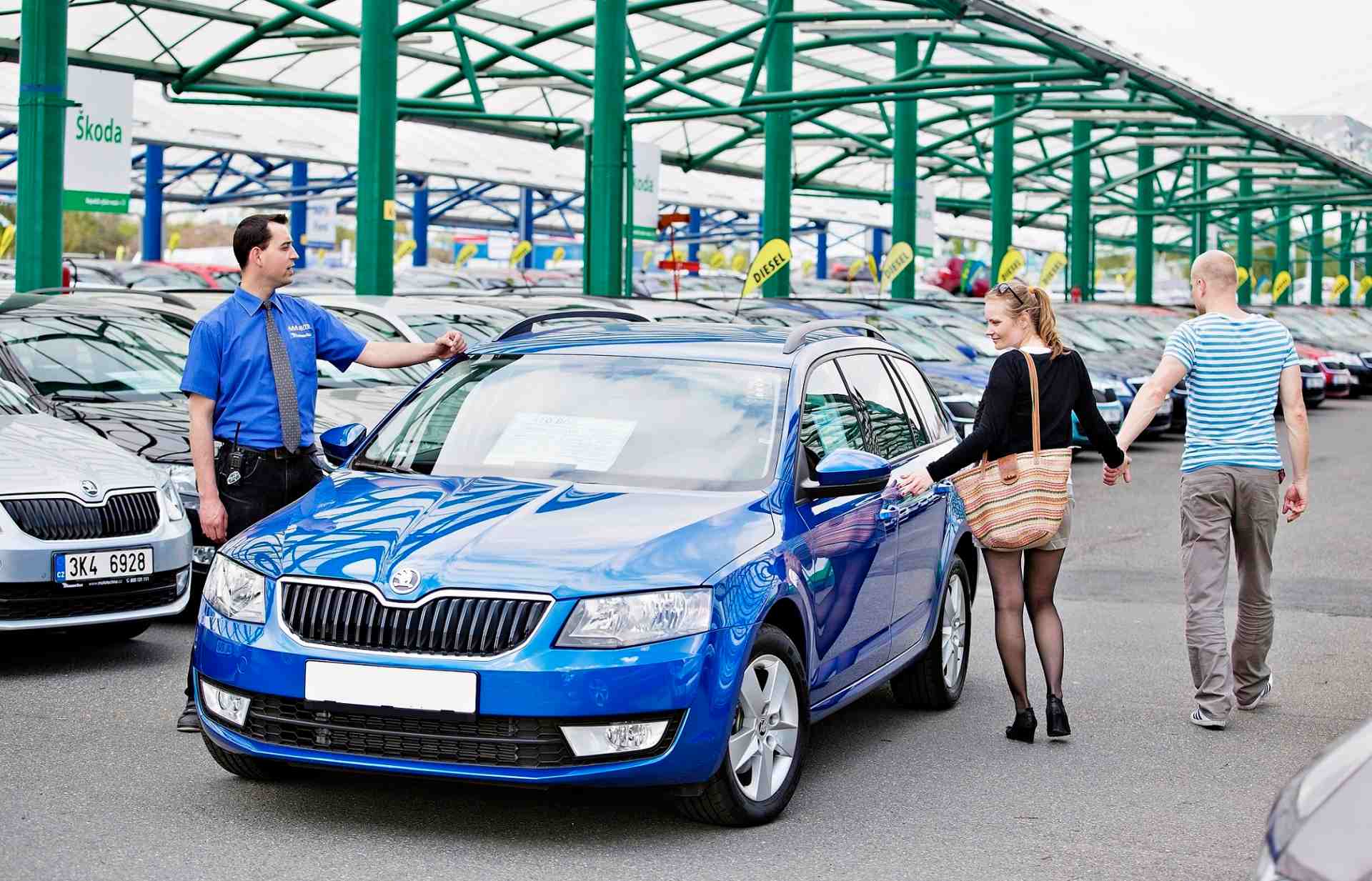 Valentín: Muži preferujú v autách rôzne asistenčné systémy, ženy skôr tempomat