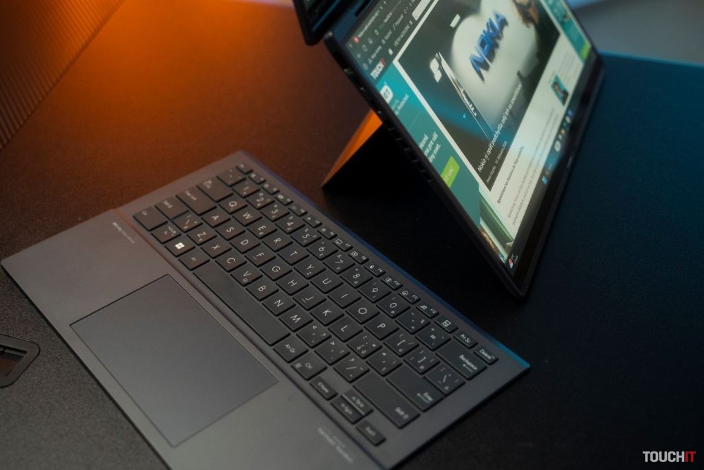 ASUS Zenbook DUO (UX8406)