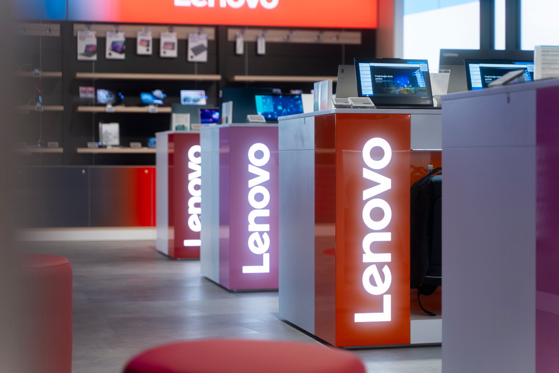 Rast spoločnosti Lenovo sa vo 4. štvrťroku 23/24 zrýchľuje – využitie príležitostí hybridnej umelej inteligencie (AI)