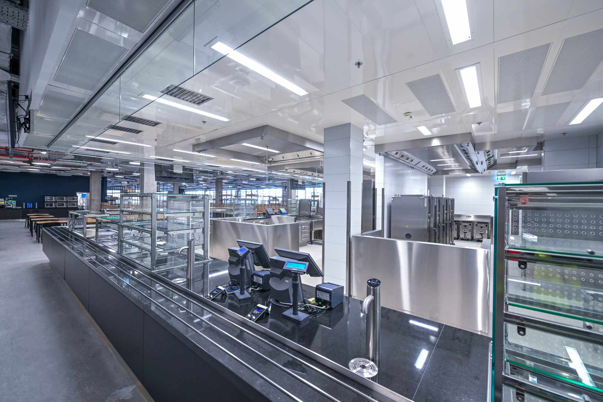 Výstavba pokračuje: Zamestnanci BMW závodu Debrecín v susednom Maďarsku sa sťahujú do Komunikačného centra