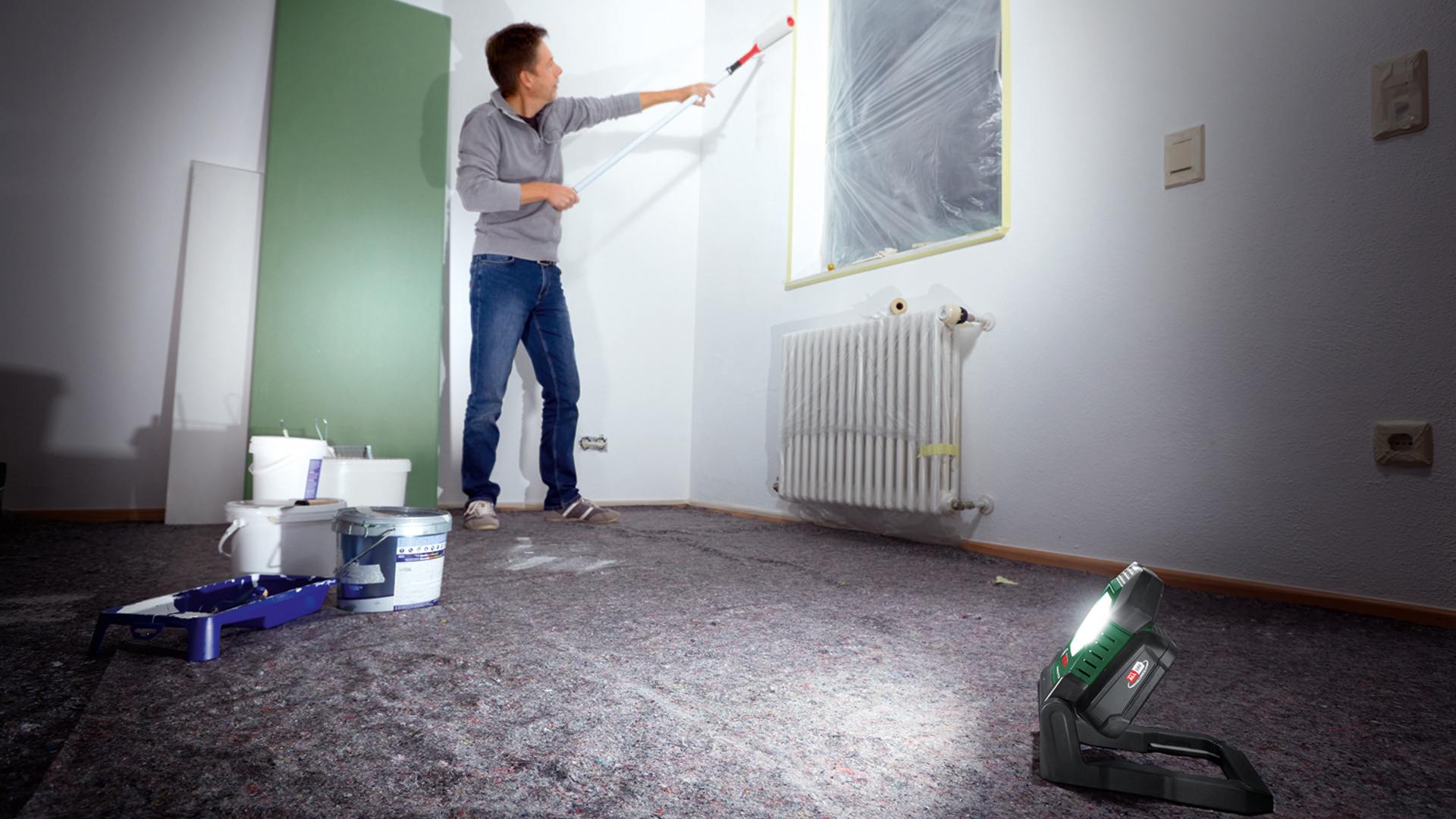 Dve nové akumulátorové LED svietidlá Bosch do dielne a na voľnočasové aktivity