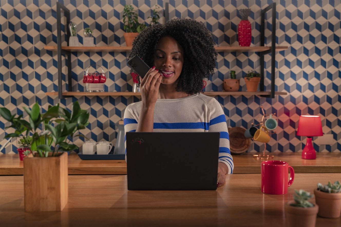 Nová štúdia spoločnosti Motorola odhaľuje rastúcu túžbu zamestnancov po pracovných smartfónoch, lepšej rovnováhe medzi pracovným a súkromným životom a zvýšení produktivity