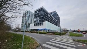 UNIQA si 17. november uctila diskusiou o význame slobody a premietaním filmu o cti a odvahe