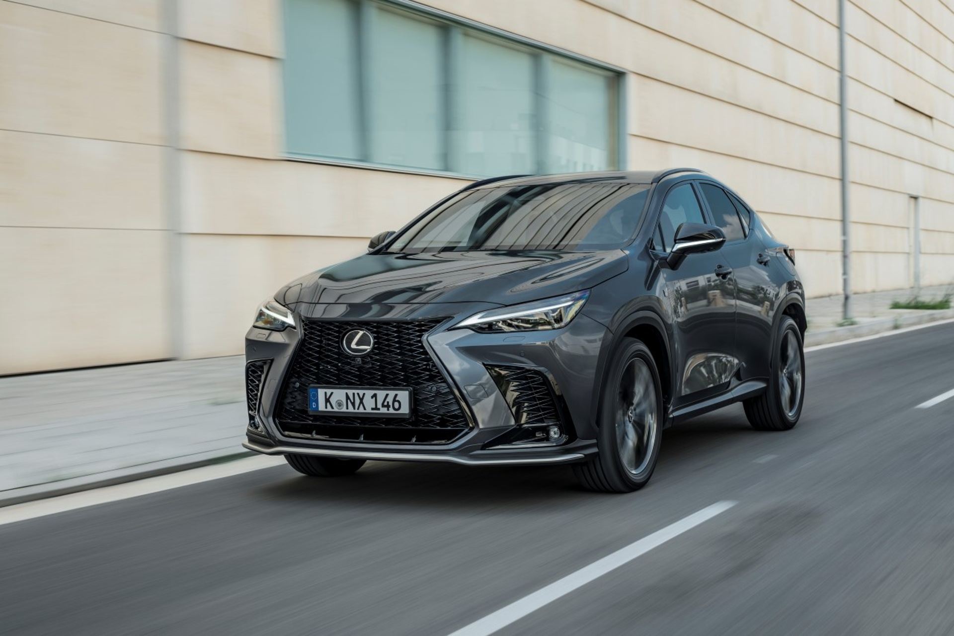 Lexus je lídrom v spokojnosti spotrebiteľov. Zákazníci by si tieto hybridné modely kúpili znovu