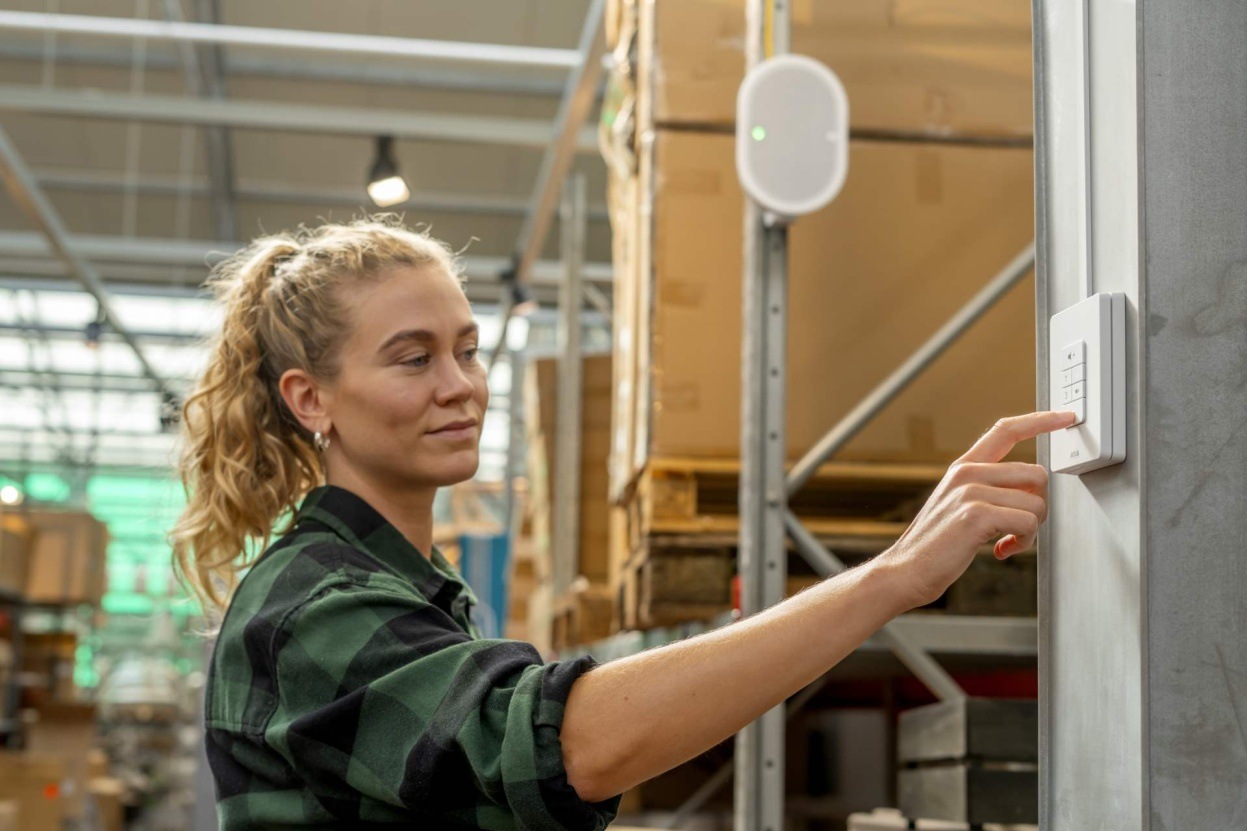 K zabezpečeniu budov patrí aj audio. Flexibilitu, skvelý zvuk a aj štýl dodajú nové „All-In-One“ reproduktory Axis