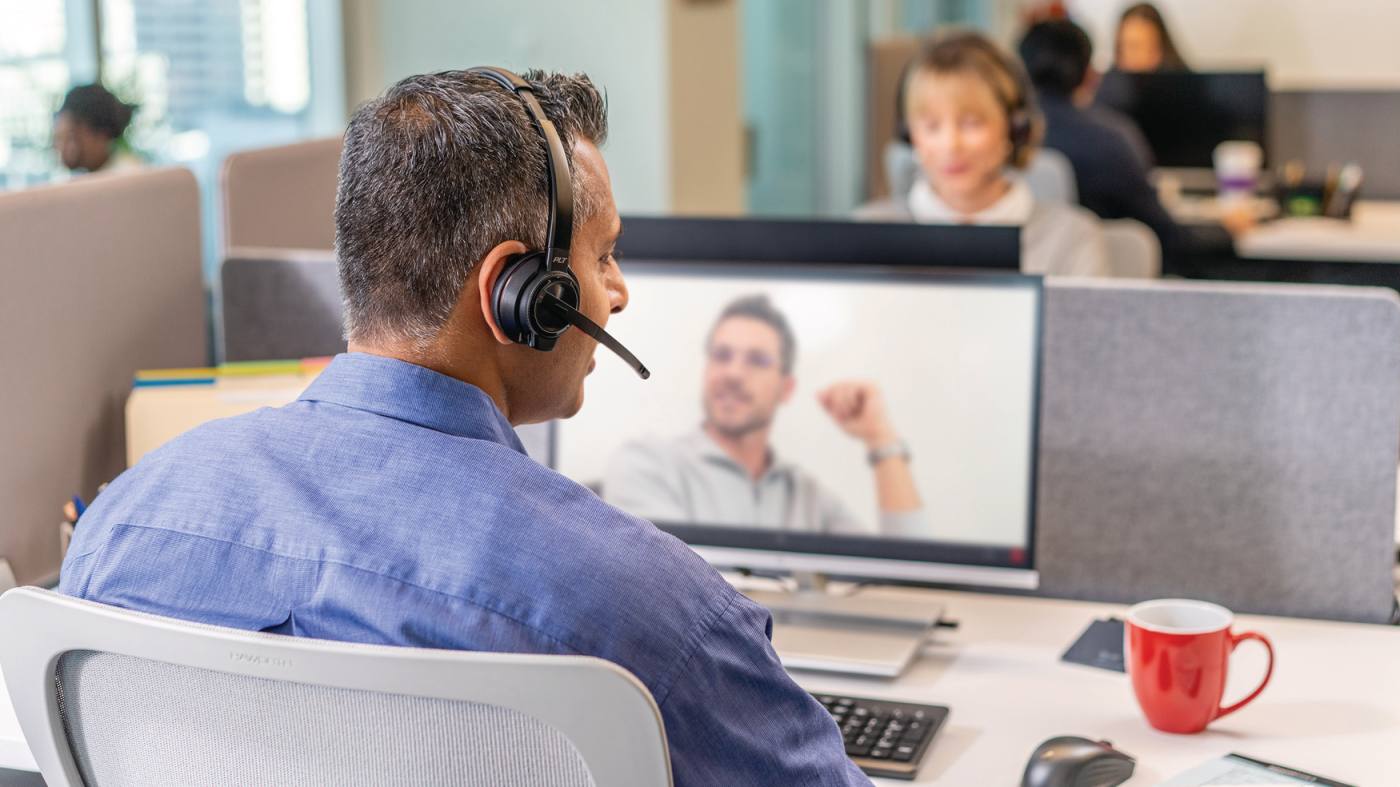 Umelá inteligencia má potenciál zlepšiť náš vzťah k práci. Vyplýva to zo štúdie HP