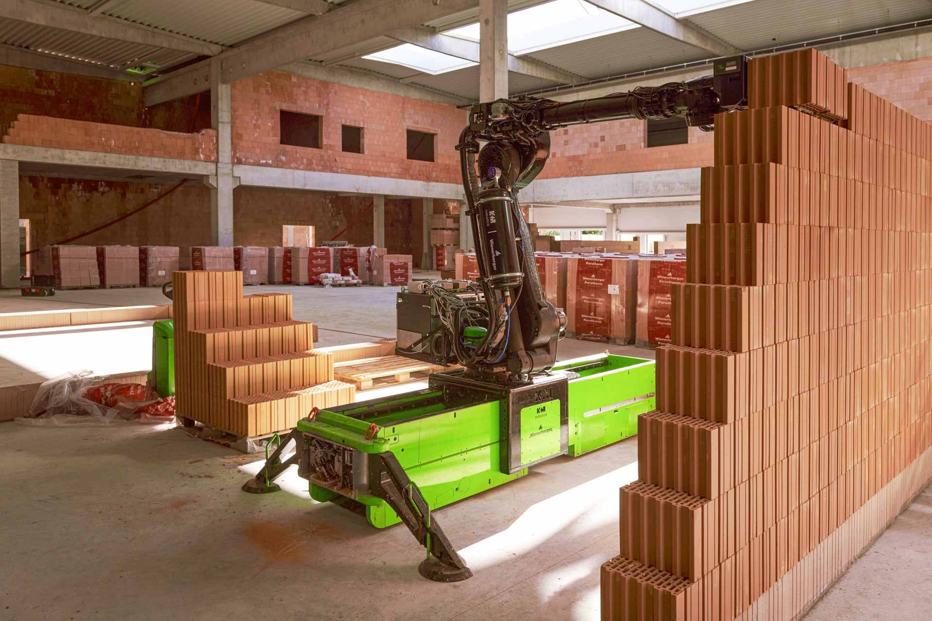 Na trhu je trvalý nedostatok kvalitných murárov. Pomôže stavebníctvu robotizácia?