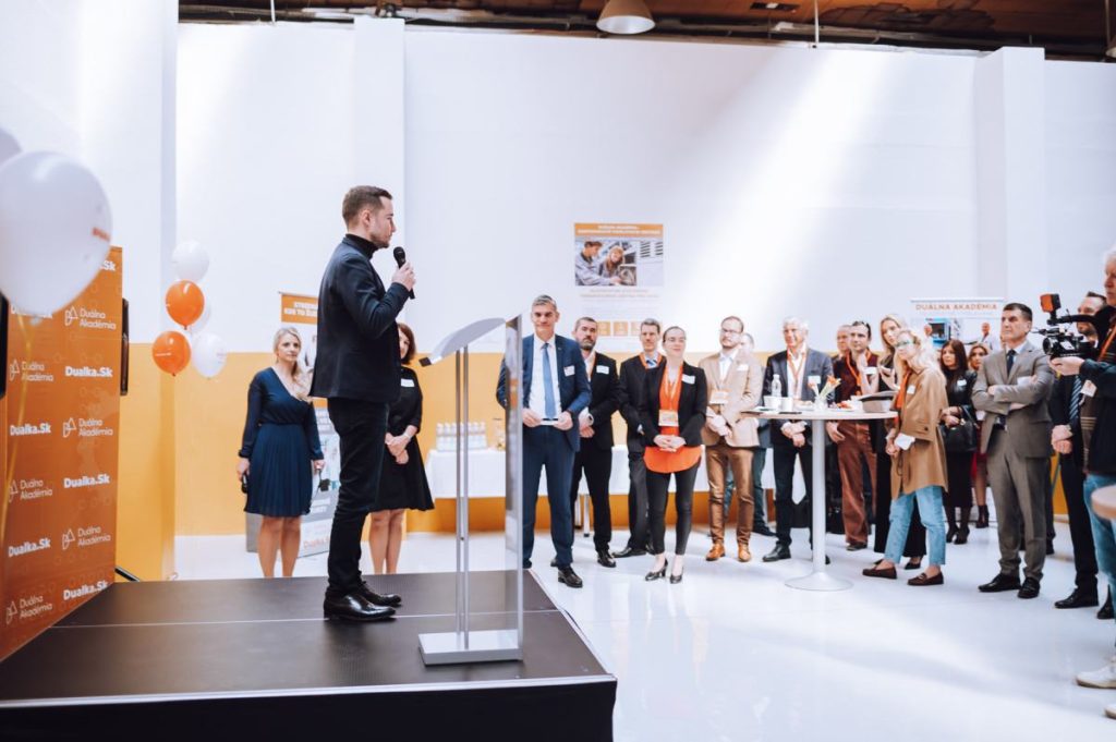Duálna Akadémia otvorila nové Tréningové centrum, ktoré je jedinečné v strednej Európe