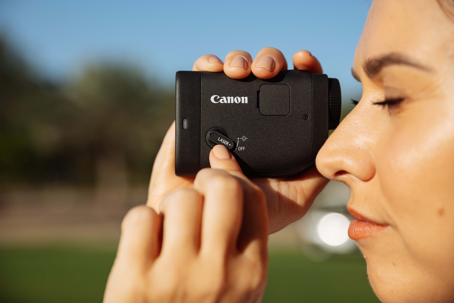 Canon uvádza na trh svoj prvý kompaktný laserový diaľkomer so vstavanou kamerou