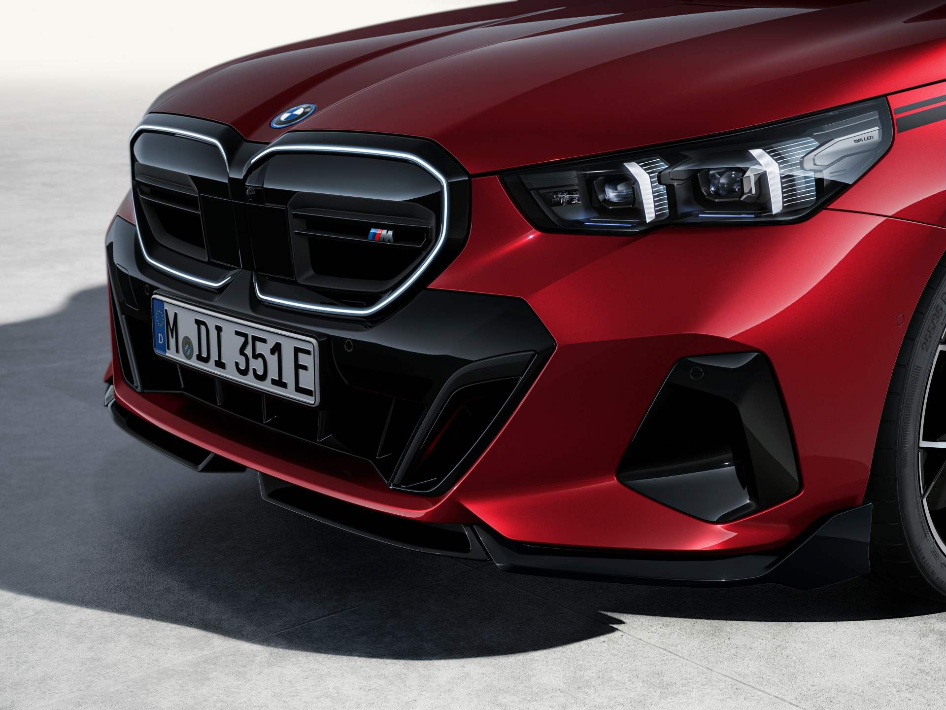 Exkluzívny športový charakter pre každú príležitosť: Doplnky BMW M Performance pre nové modely BMW radu 5 Touring a BMW i5 Touring