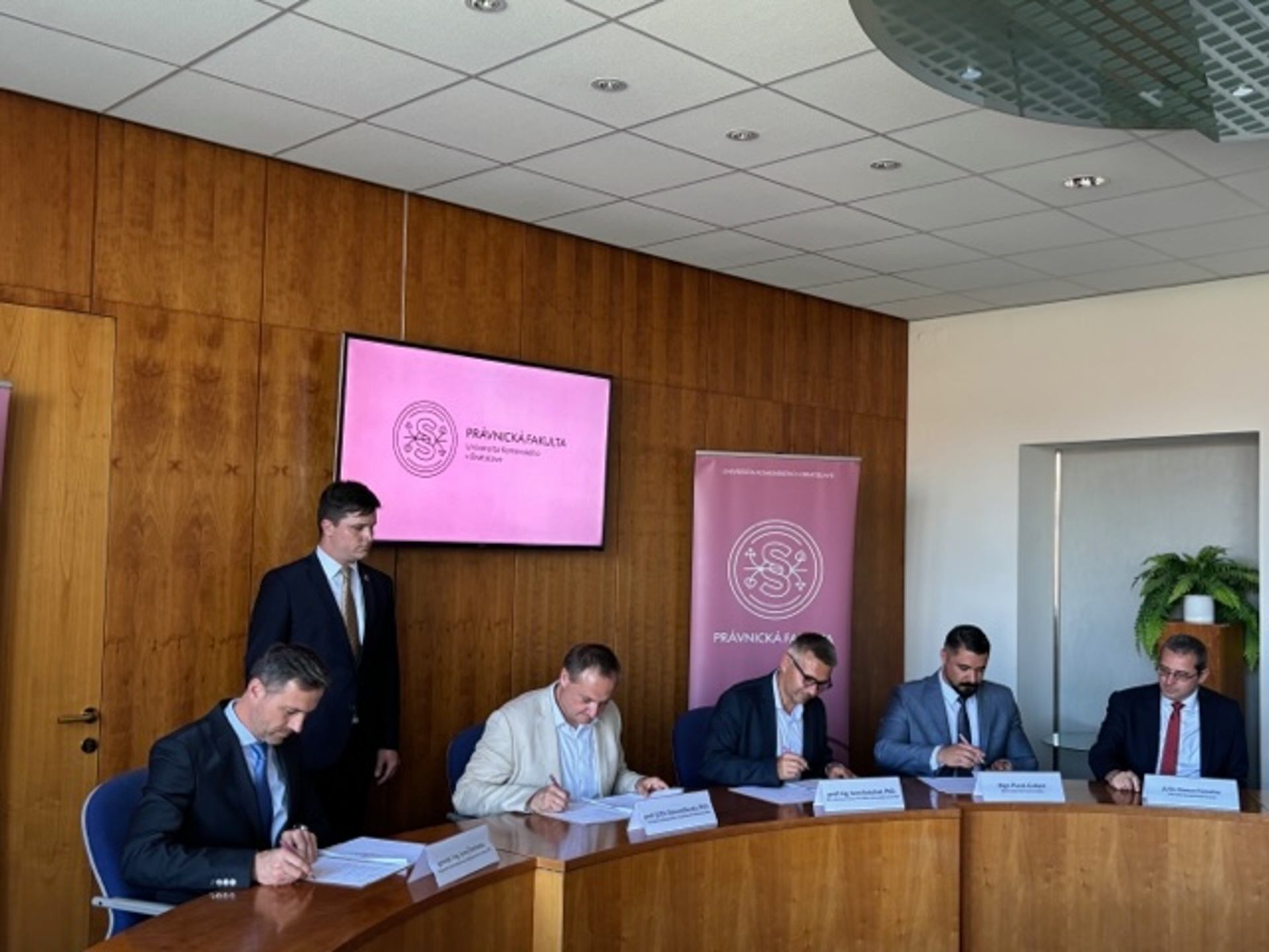 Vzdelávanie v oblasti bezpečnosti ako priorita spolupráce medzi akademickou obcou a bezpečnostnými zložkami