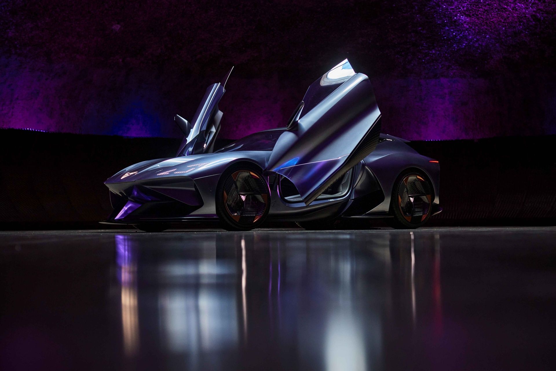 CUPRA získala najvyššie ocenenie Red Dot Award za DarkRebel a Tavascan