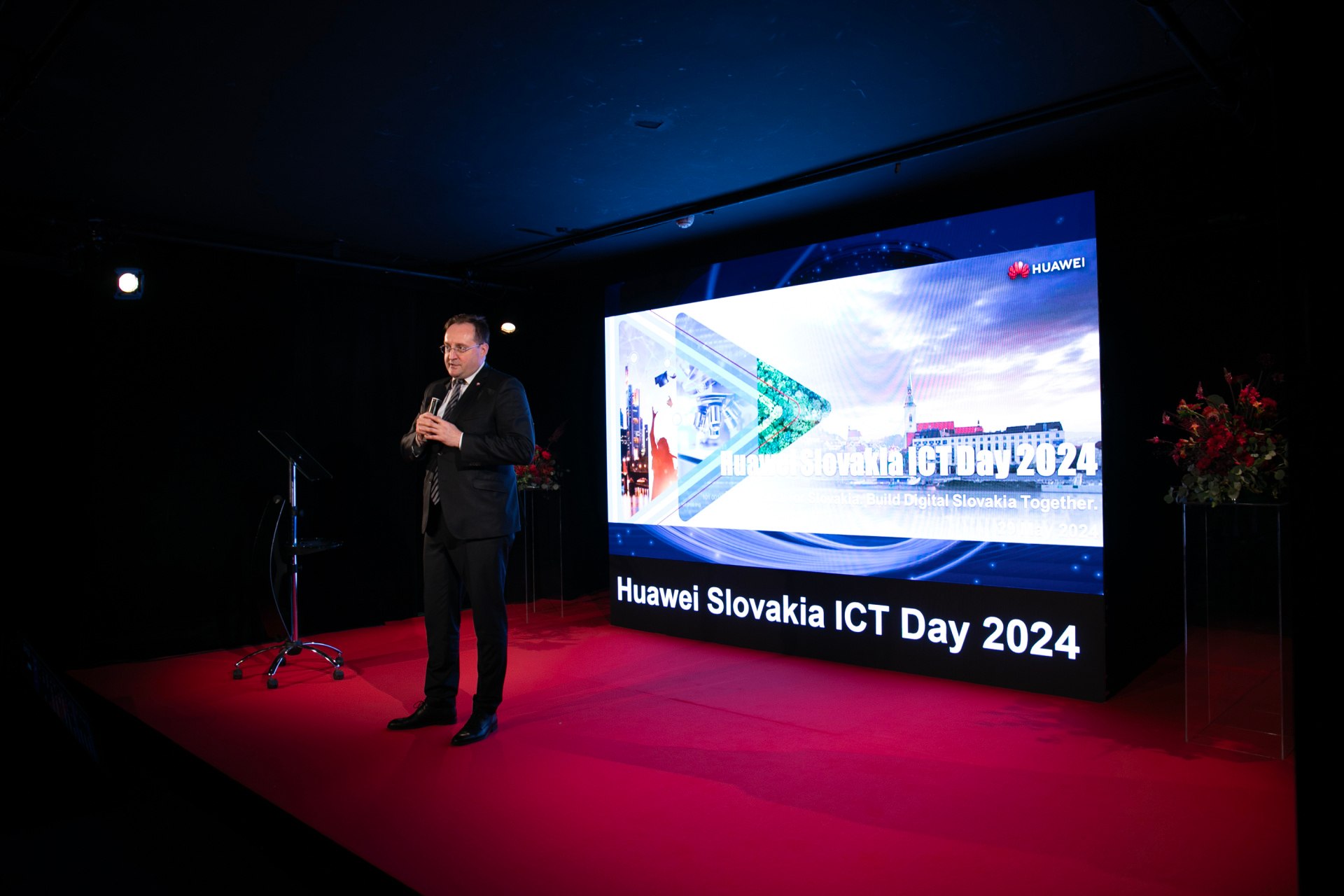 Mobilné technologické centrum Huawei dorazilo do Bratislavy, kde predstavilo špičkové IKT riešenia