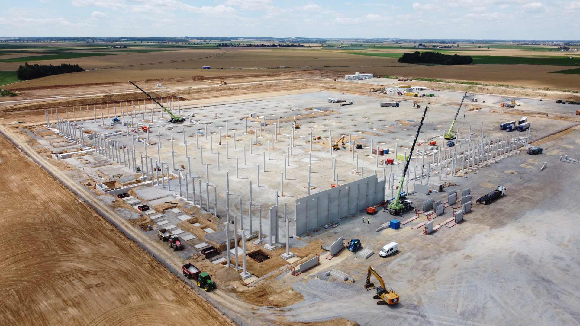 Mysli globálne, konaj lokálne a pre miestnych: Výrobné závody BMW Group pre ďalšiu generáciu vysokonapäťových batérií