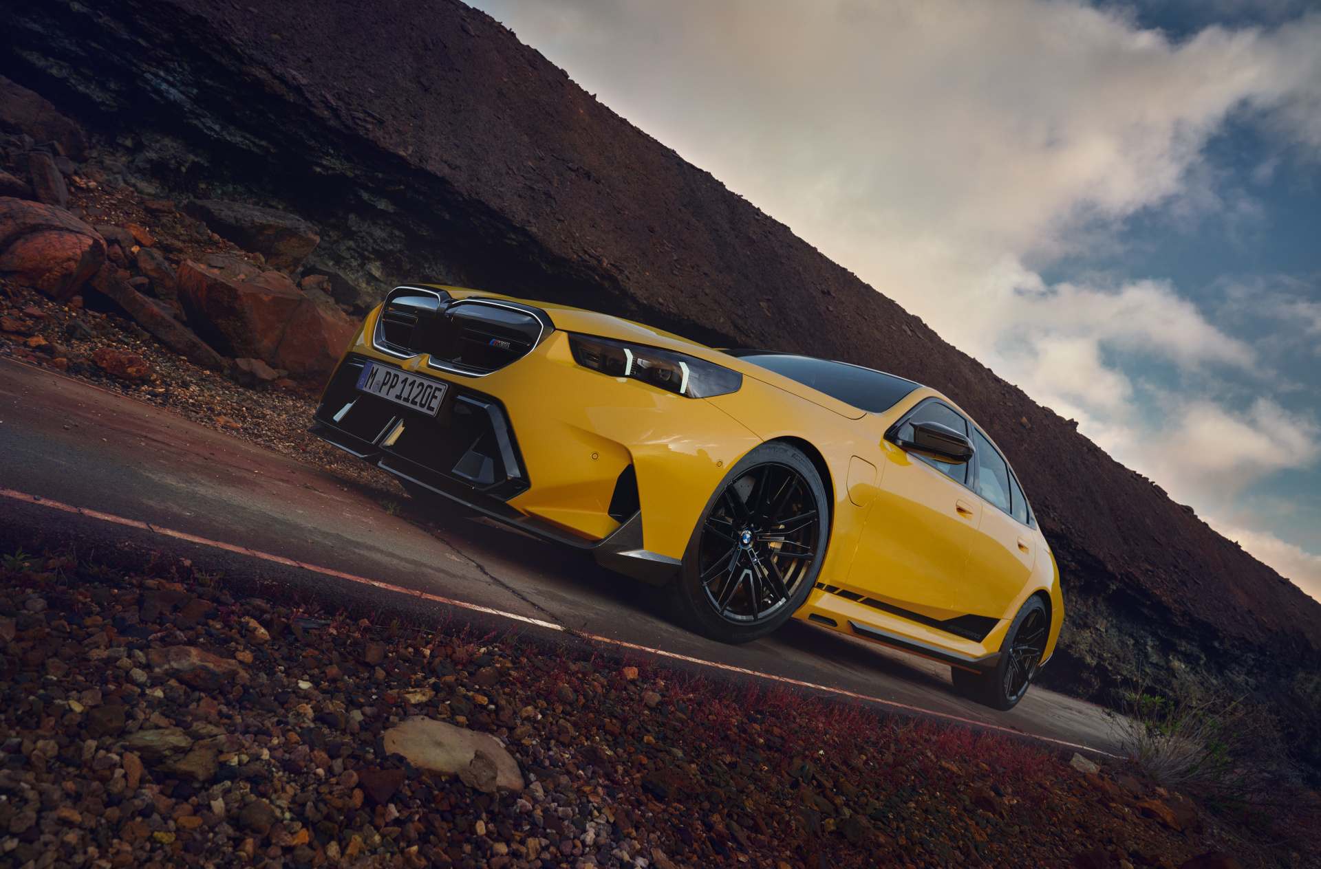 Výnimočná dynamika oblečená v osobitom štýle: Doplnky BMW M Performance Parts pre úplne nový model BMW M5