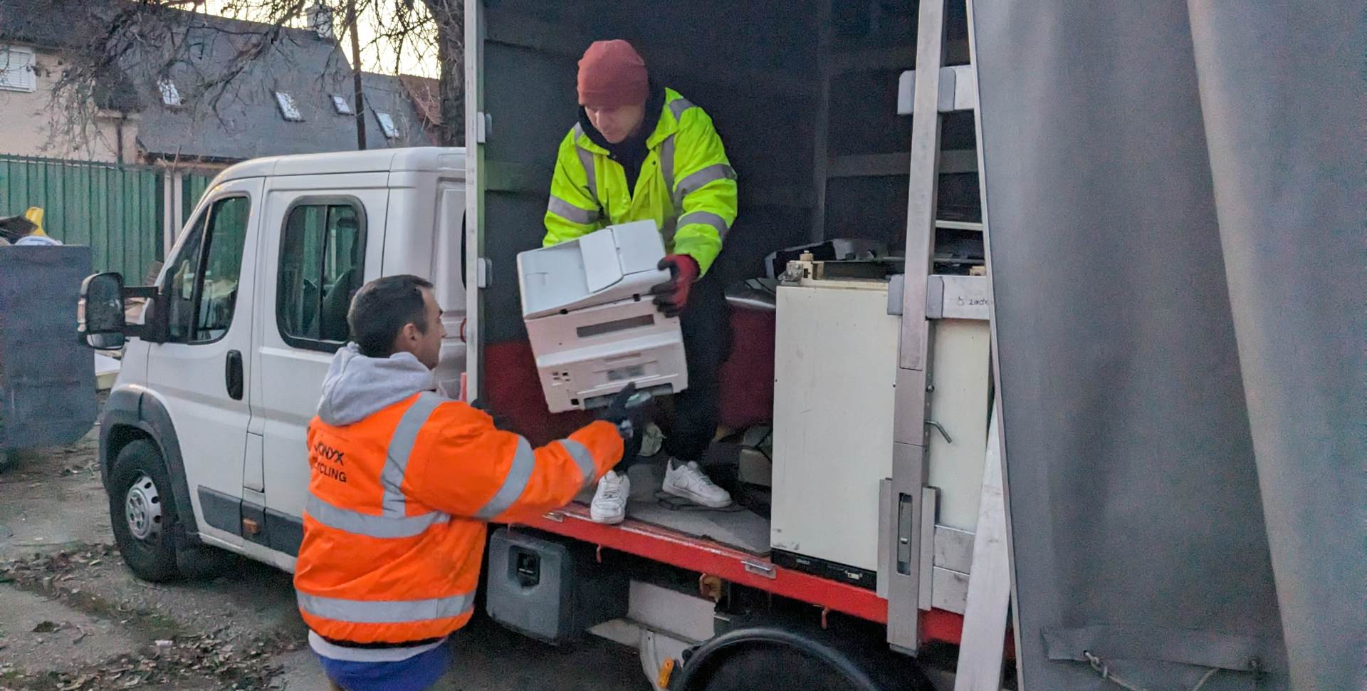 Bratislavčania sa vďaka projektu Pomôž odpadom zbavili už 16 000 kíl starých elektrospotrebičov