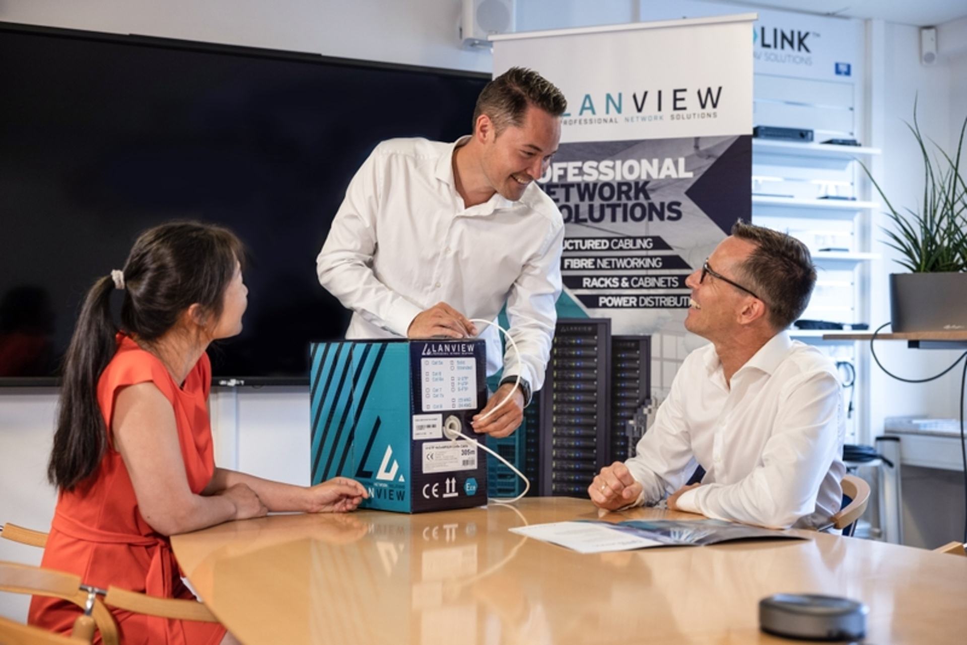 EET Group po novom distribuuje kompletnú ponuku ProAV techniky značky Atlona