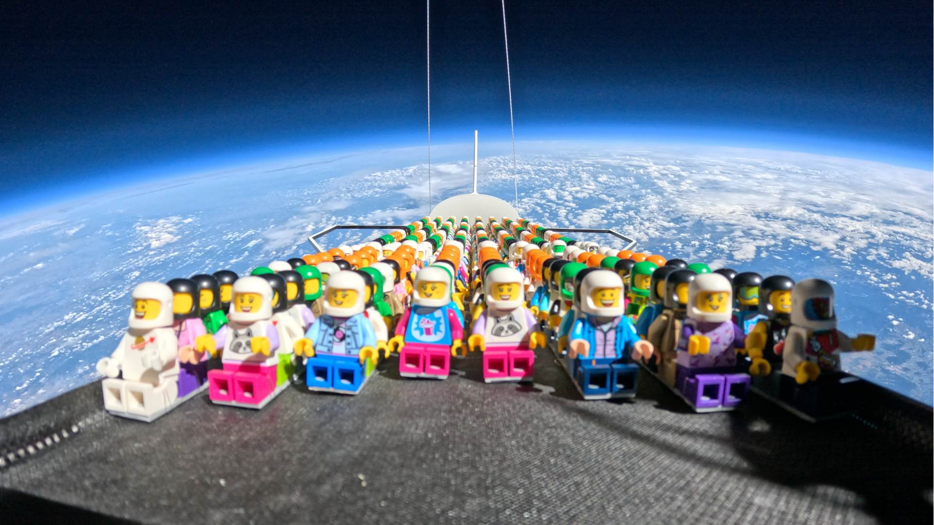 Spoločnosť LEGO poslala výtvory svojich fanúšikov do vesmíru