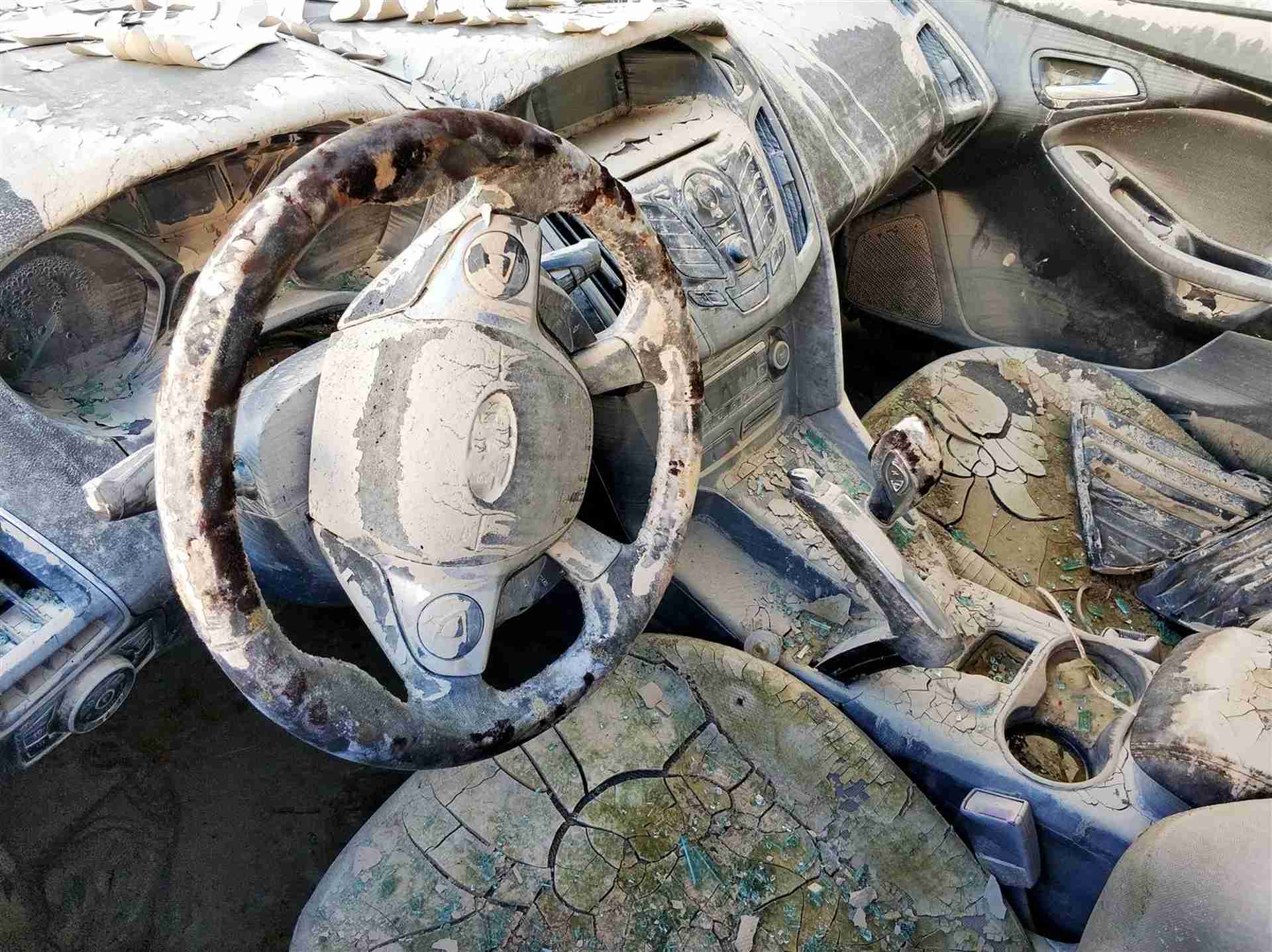 Povodne a autá: pokiaľ je voda v interiéri, radšej ani neštartujte