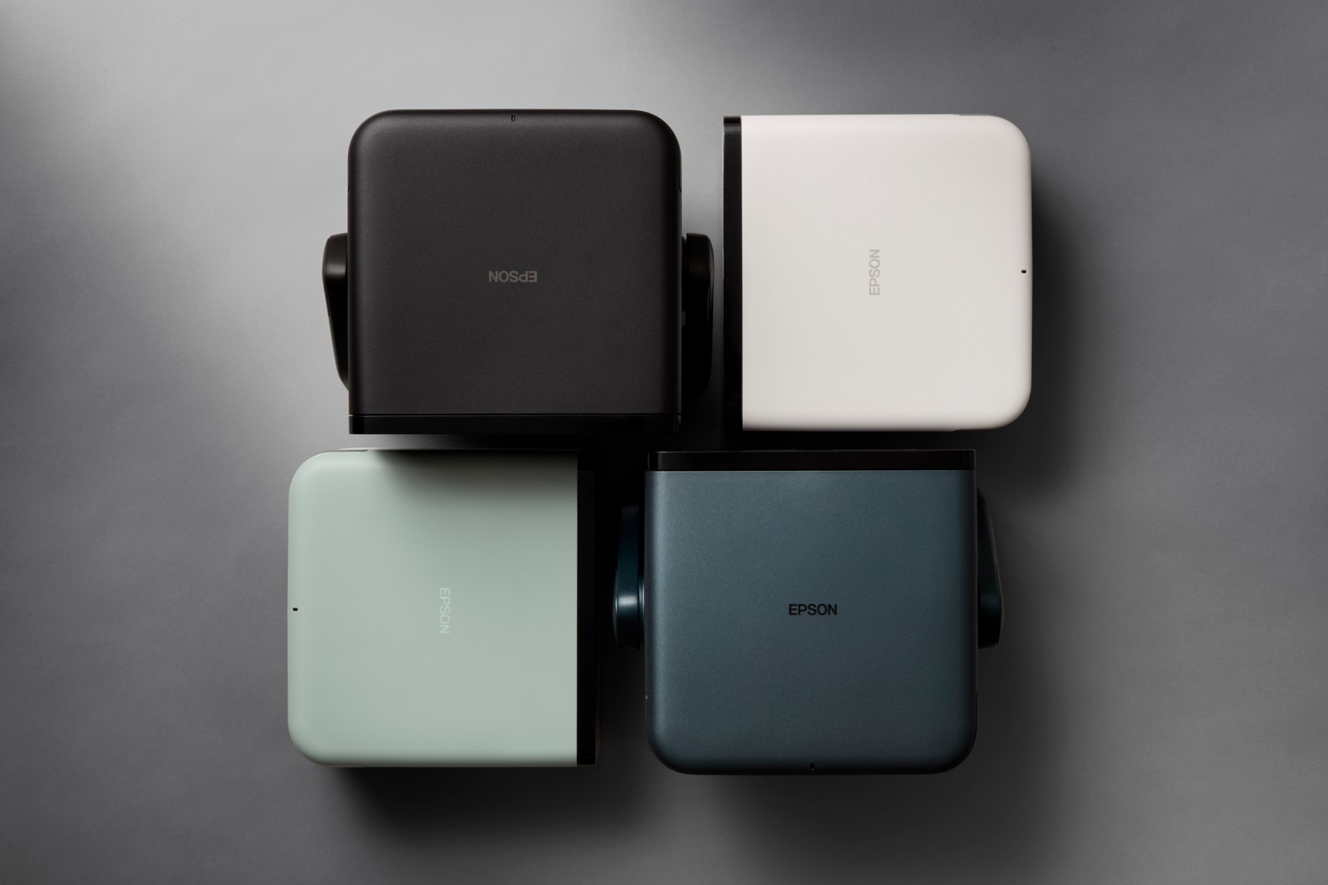 Epson uvádza na trh nové inteligentné laserové miniprojektory pre domáce použitie i na cesty