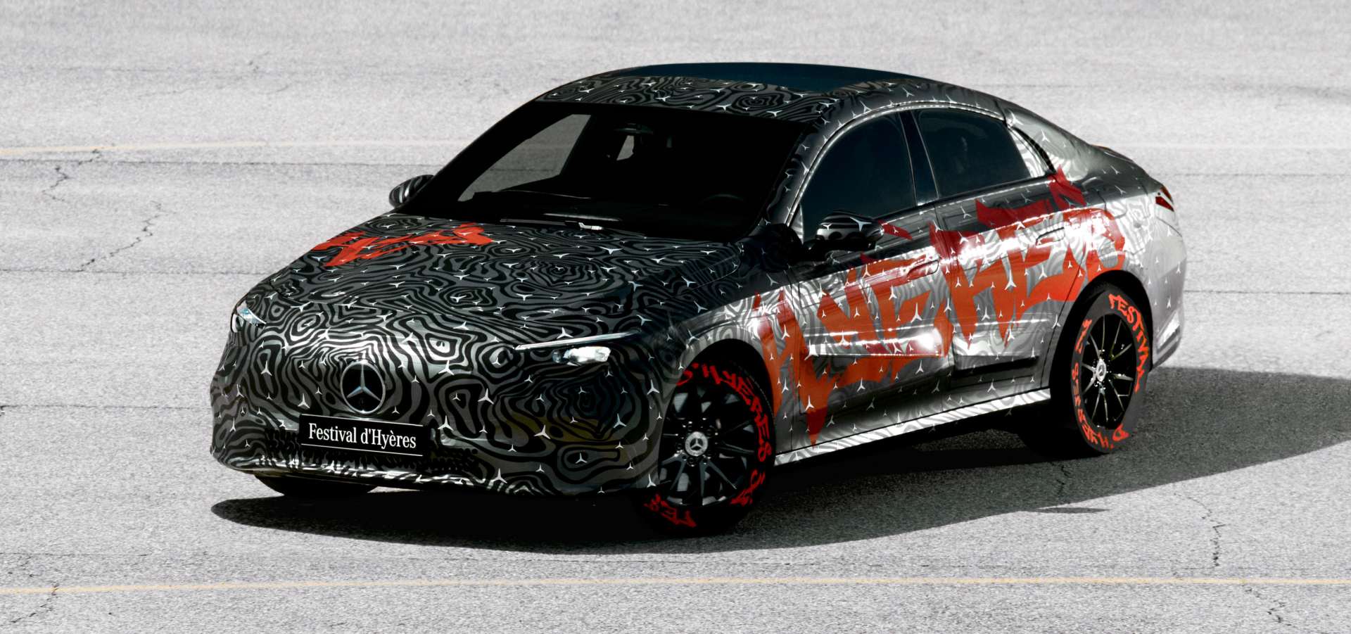 Mercedes-Benz odovzdáva Cenu za trvalú udržateľnosť Loganovi Monroovi Goffovi a poskytuje prvý náhľad na novú CLA