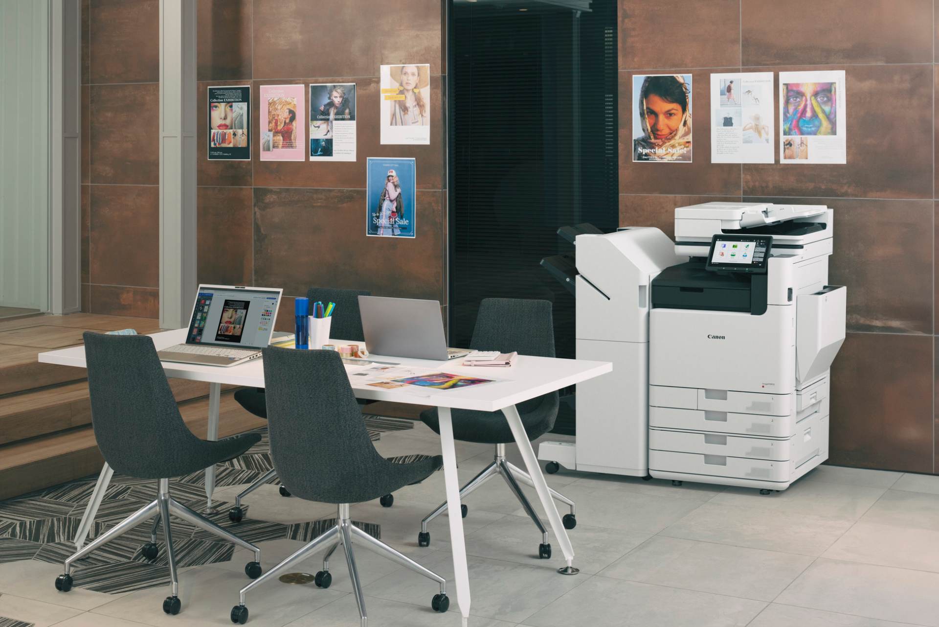 Nová generácia tlačovej kvality – spoločnosť Canon predstavuje multifunkčné tlačové zariadenie imageFORCE C7165 s umelou inteligenciou