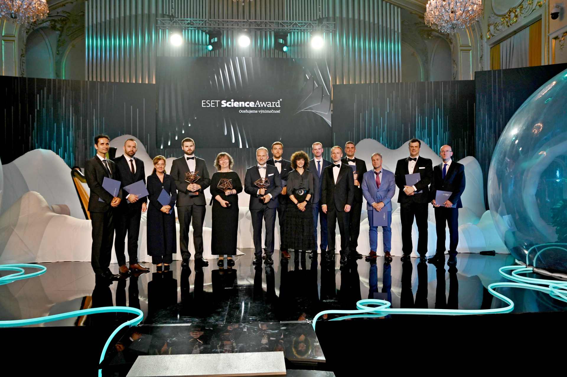 Poznáme mená laureátov ocenenia ESET Science Award 2024. Výnimočnou osobnosťou vedy na Slovensku je Mária Bieliková