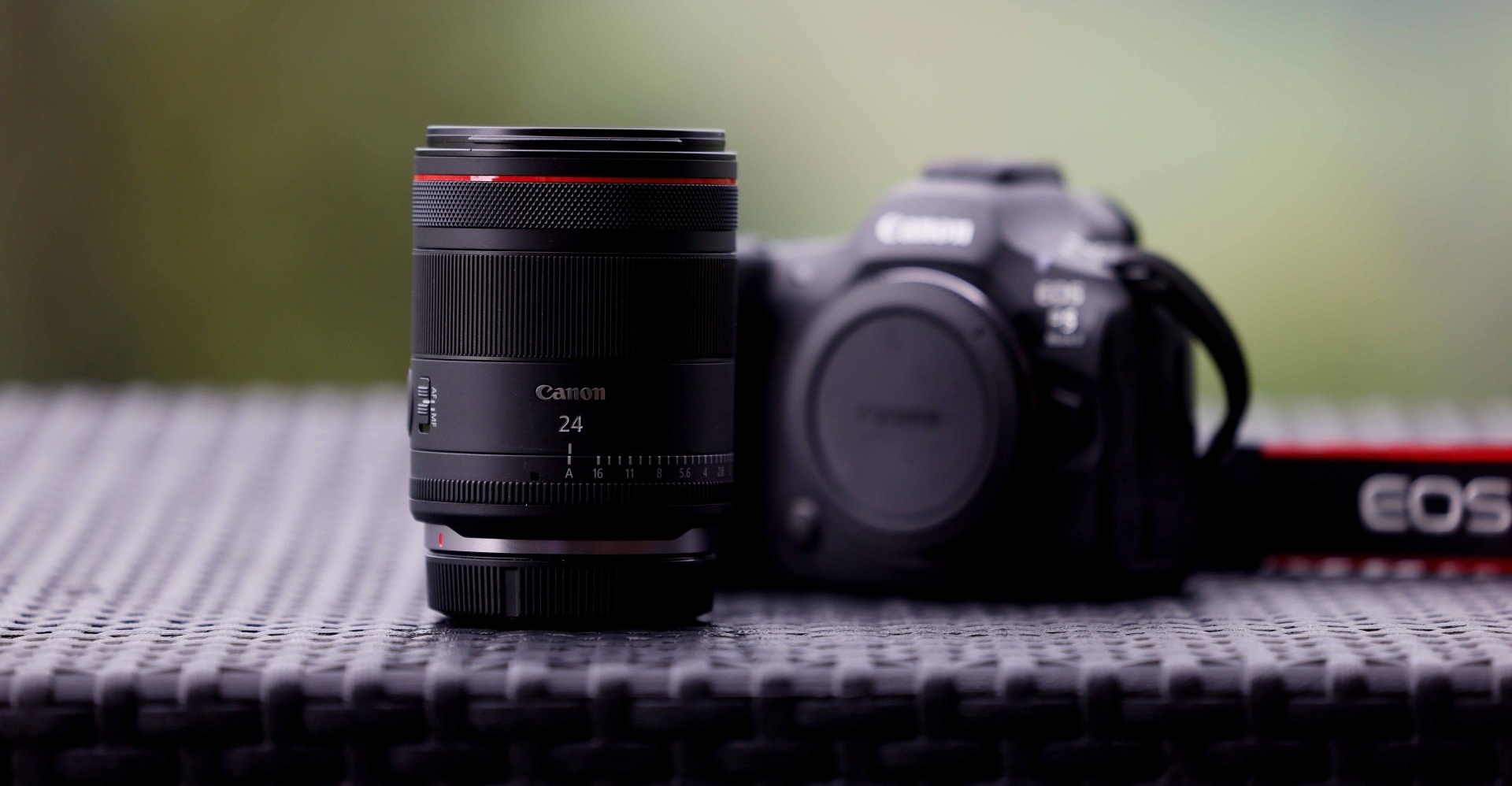 Canon pridáva do systému EOS R tri objektívy RF a naďalej rozširuje svoj hybridný rad pre tvorcov videa a fotografií