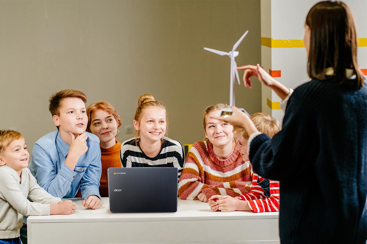 Spoločnosť Acer poskytuje mimoškolské aktivity, ktoré pomáhajú študentom rozvíjať ich zručnosti v oblasti IT