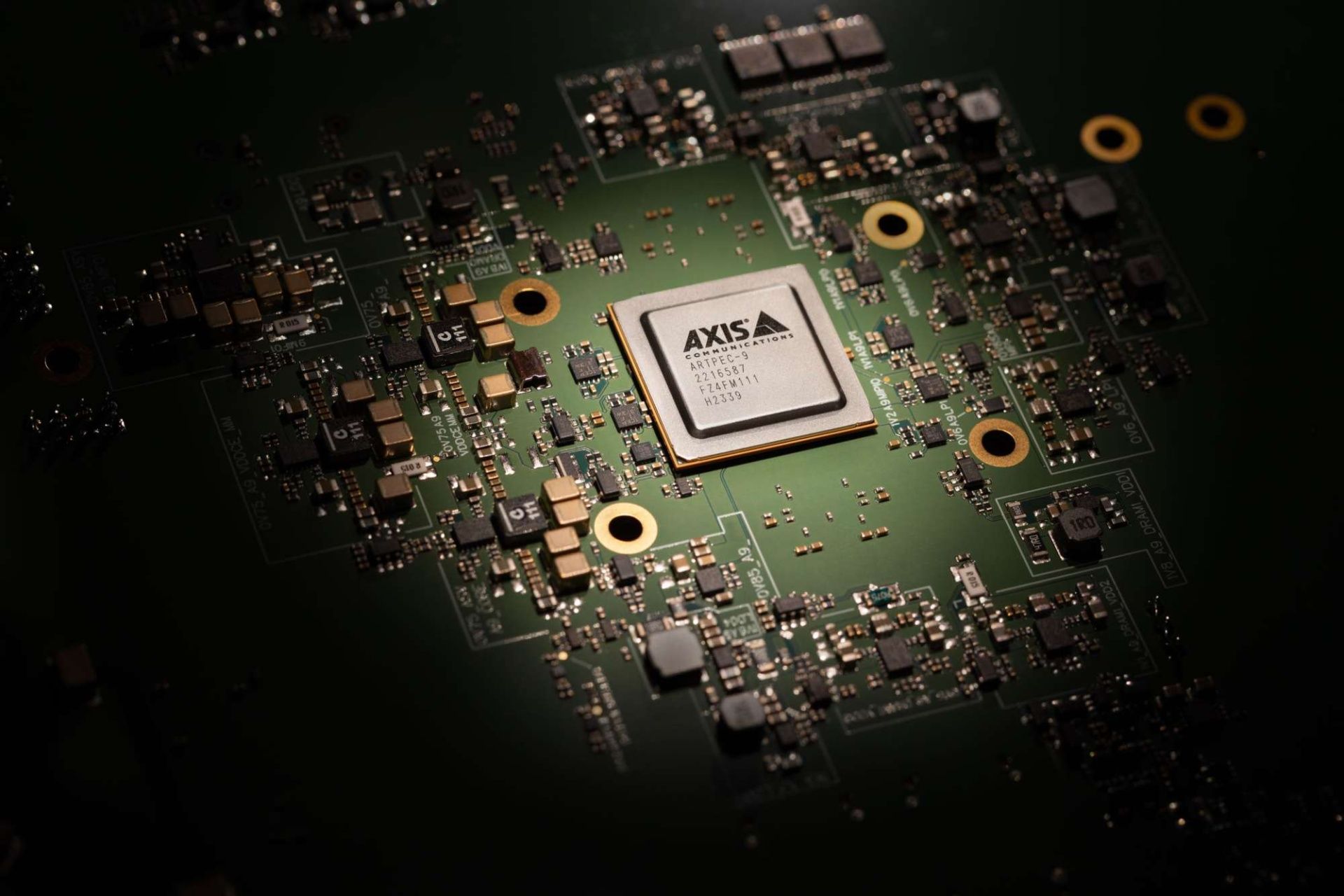 Axis uvádza novú generáciu procesorov ARTPEC-9. Ponúka lepšie spracovanie obrazu, AI analytiku a kyberbezpečnosť