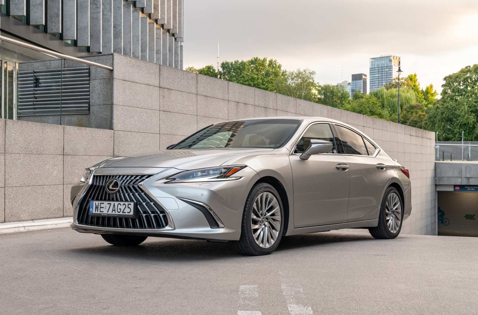 Lexus ES má už 35 rokov. Toto je najobľúbenejšia limuzína v histórii značky