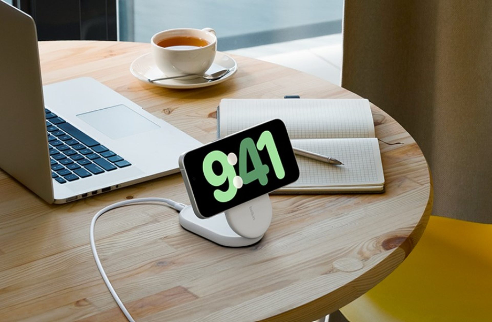 Belkin predstavuje magnetickú skladateľnú bezdrôtovú nabíjačku BoostCharge Magnetic Foldable Wireless Charger s technológiou Qi2 a výkonom 15 W