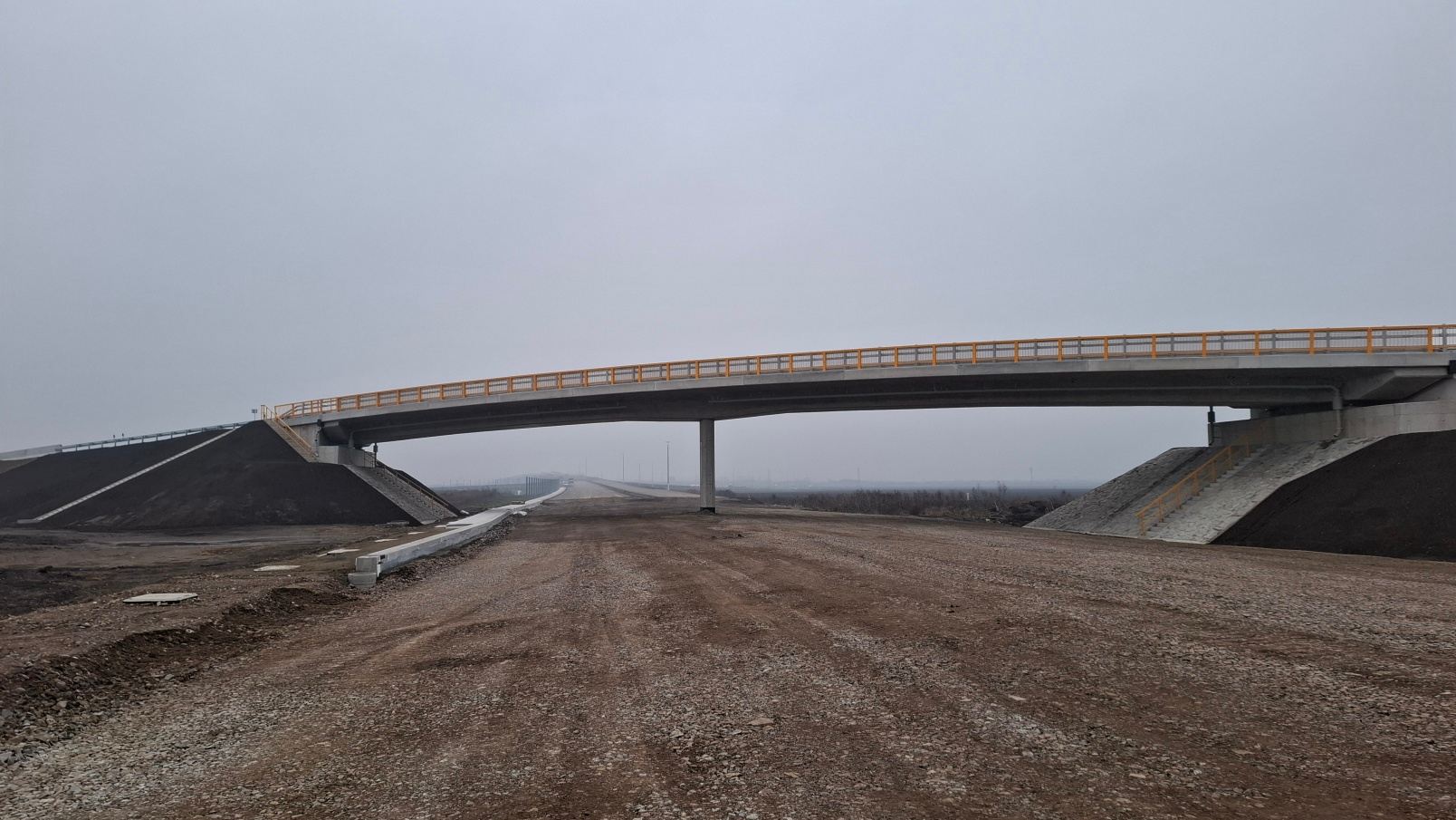 NDS odovzdala do používania ďalší most nad budúcou košickou R2-kou