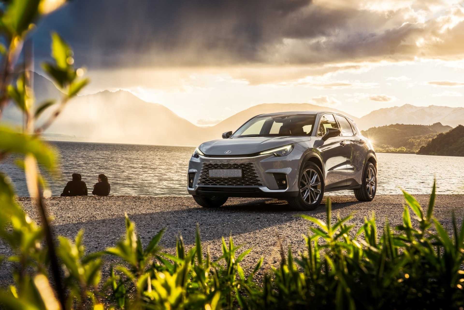 Rok po premiére Lexus LBX. Veľký úspech na európskom trhu