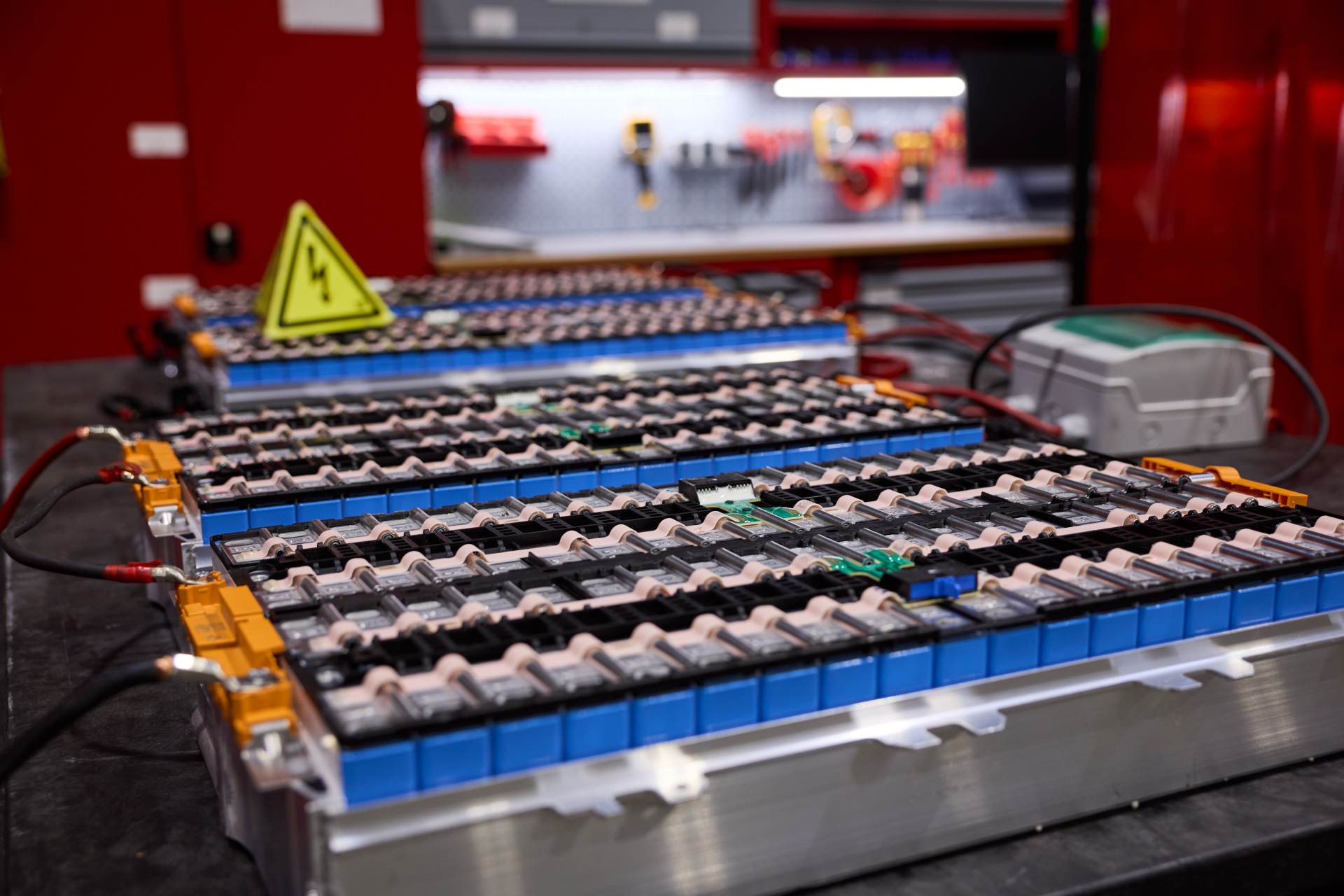 BMW Group dosahuje s vysokonapäťovými batériami úspech v obehovom hospodárstve