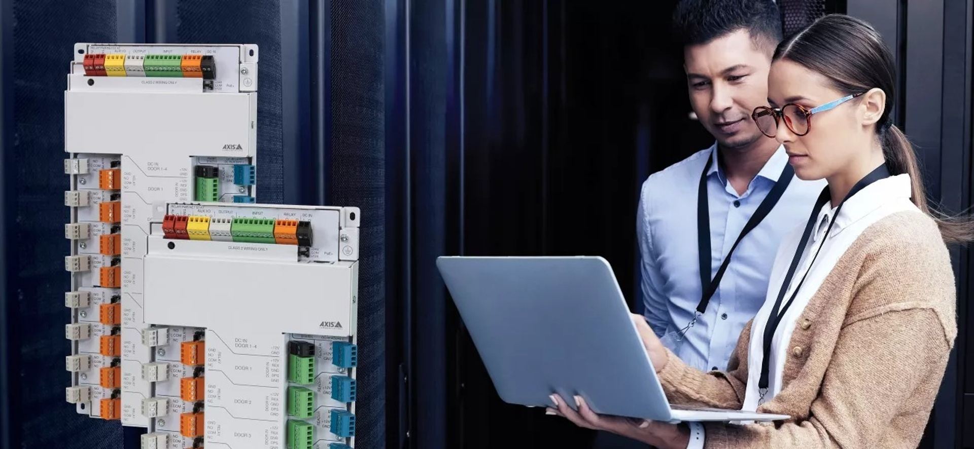 Axis uvádza dve novinky v riadení prístupu – dva nové sieťové multi-dverové ovládače vhodné pre centralizované inštalácie
