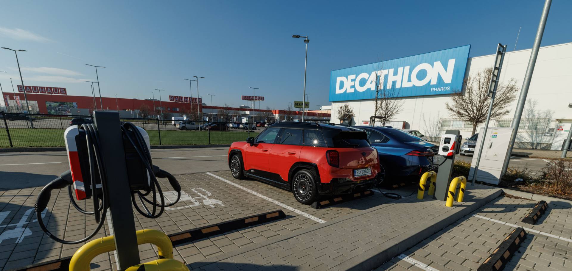 Decathlon zaraďuje do ponuky e‑mobilitu: Nakupujte a nabíjajte ekologicky
