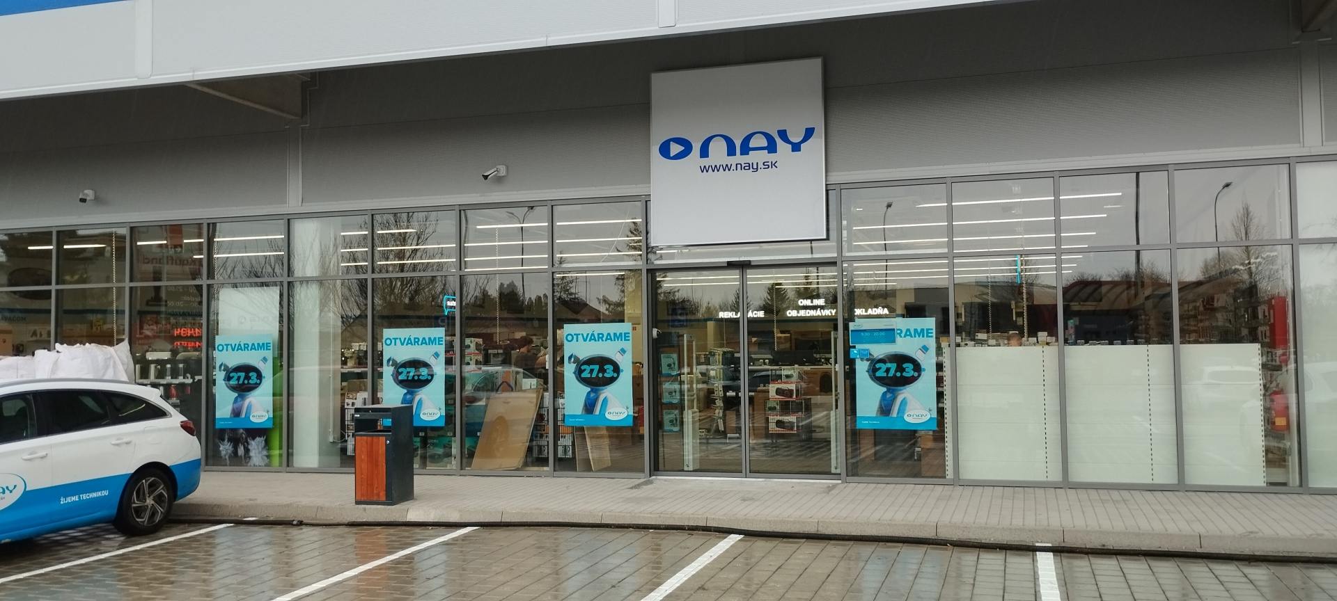 NAY otvára novú predajňu v Senici. O pracovné miesta v nej bol veľký záujem