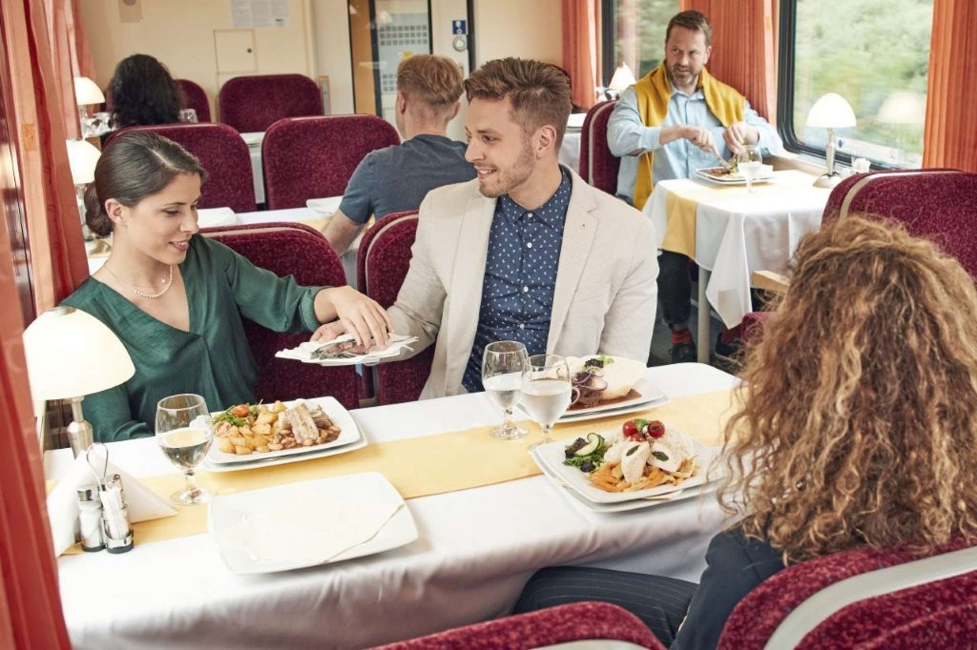 Jar vo vlakoch ZSSK: Sezónne menu v reštauračných vozňoch od 20. marca