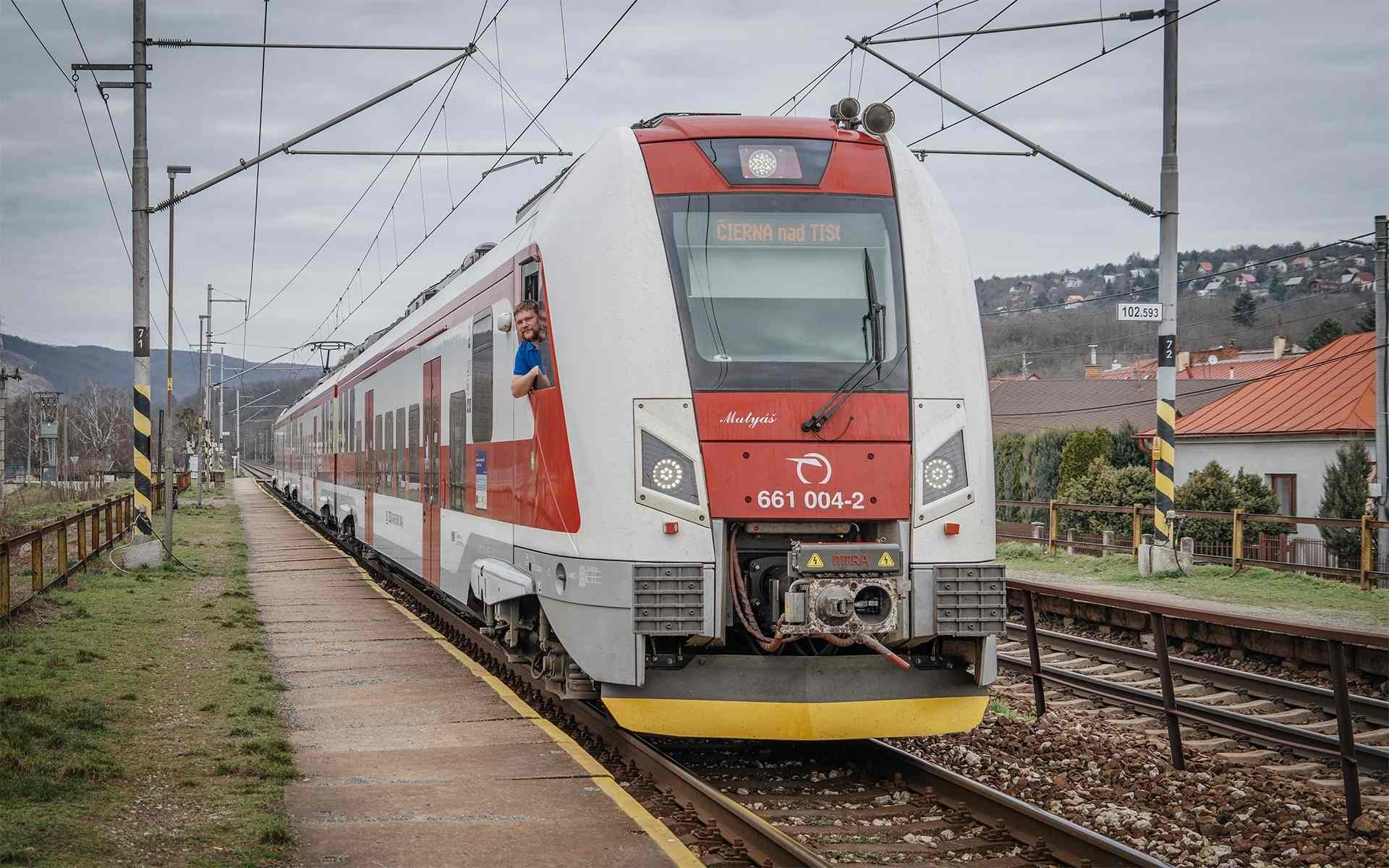 Slušne vlakom aj počas sviatkov. Železničiari ZSSK sú v plnom nasadení, aby Slovensko zostalo v pohybe